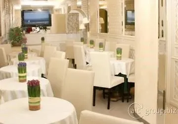 瓦莱酒店 3*